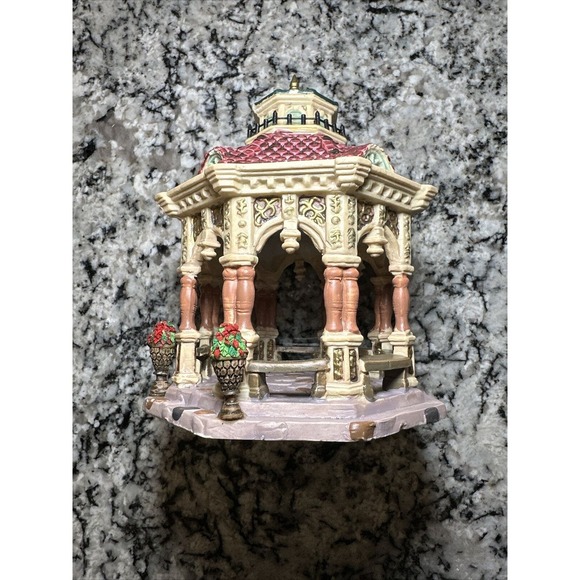 Lemax Gilded Gazebo 2005 - Retired - Picture 8 of 10